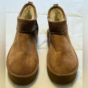 NEW- MADDEN GIRL SHORT BOOTS. 9